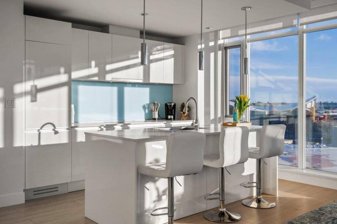 Luxury Apartment On The 9Th Floor Near Stampede, Complimentary Wine, 2 Car Ug Parking 卡加利 外观 照片