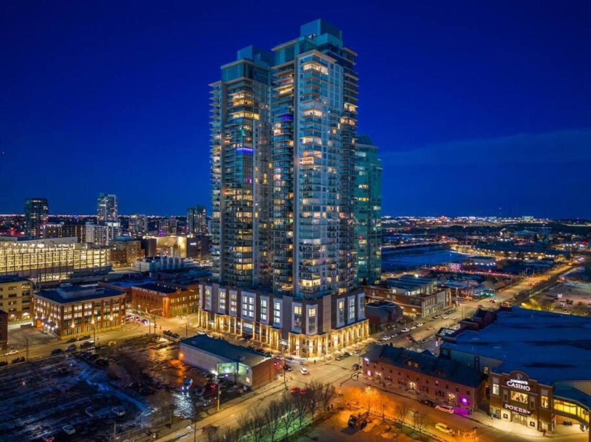 Luxury Apartment On The 9Th Floor Near Stampede, Complimentary Wine, 2 Car Ug Parking 卡加利 外观 照片