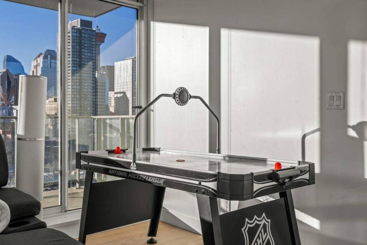 Luxury Apartment On The 9Th Floor Near Stampede, Complimentary Wine, 2 Car Ug Parking 卡加利 外观 照片