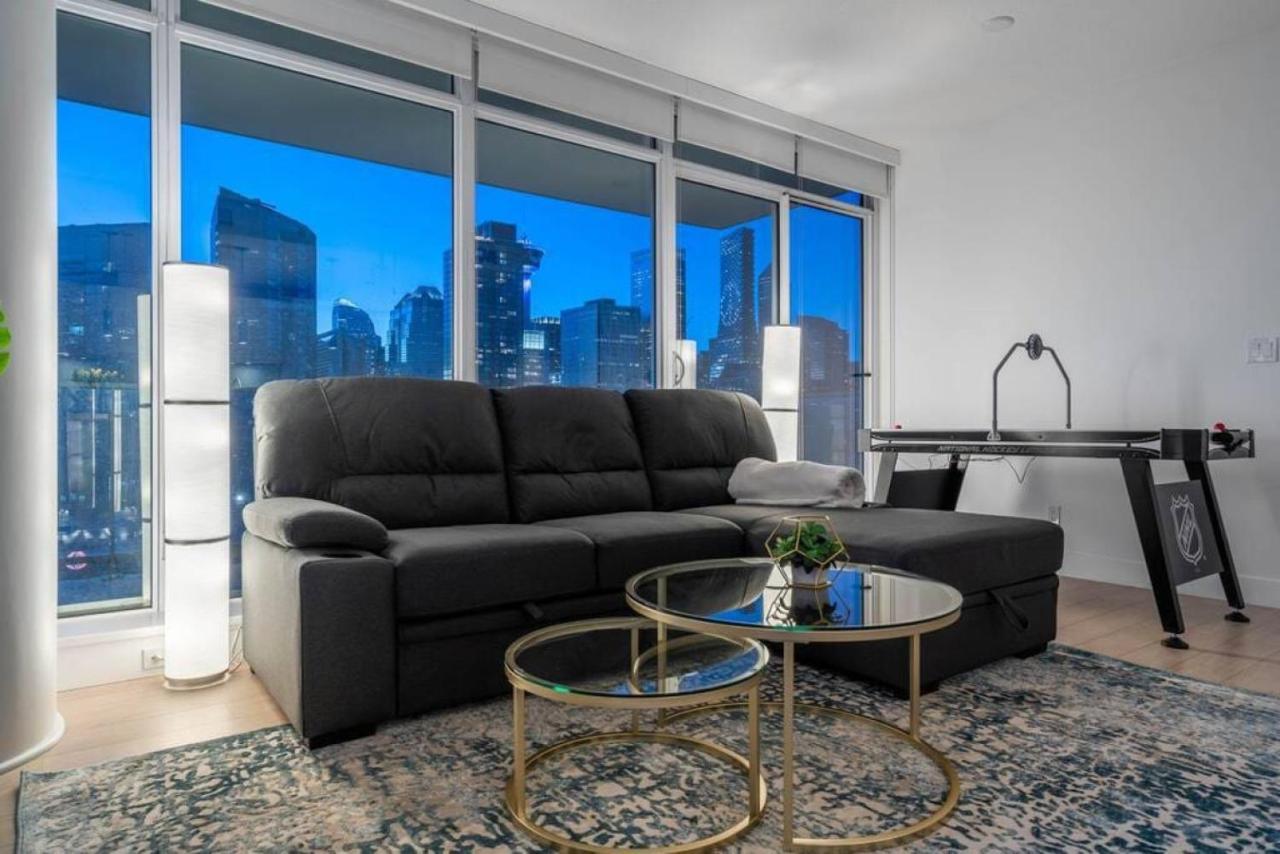 Luxury Apartment On The 9Th Floor Near Stampede, Complimentary Wine, 2 Car Ug Parking 卡加利 外观 照片