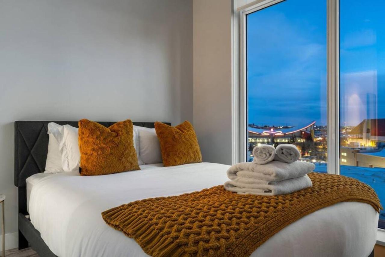 Luxury Apartment On The 9Th Floor Near Stampede, Complimentary Wine, 2 Car Ug Parking 卡加利 外观 照片