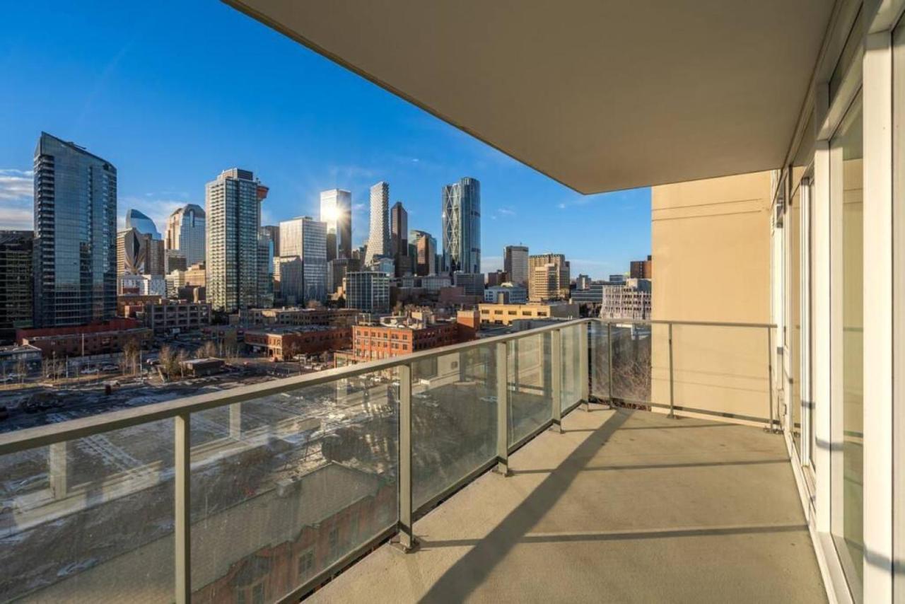 Luxury Apartment On The 9Th Floor Near Stampede, Complimentary Wine, 2 Car Ug Parking 卡加利 外观 照片
