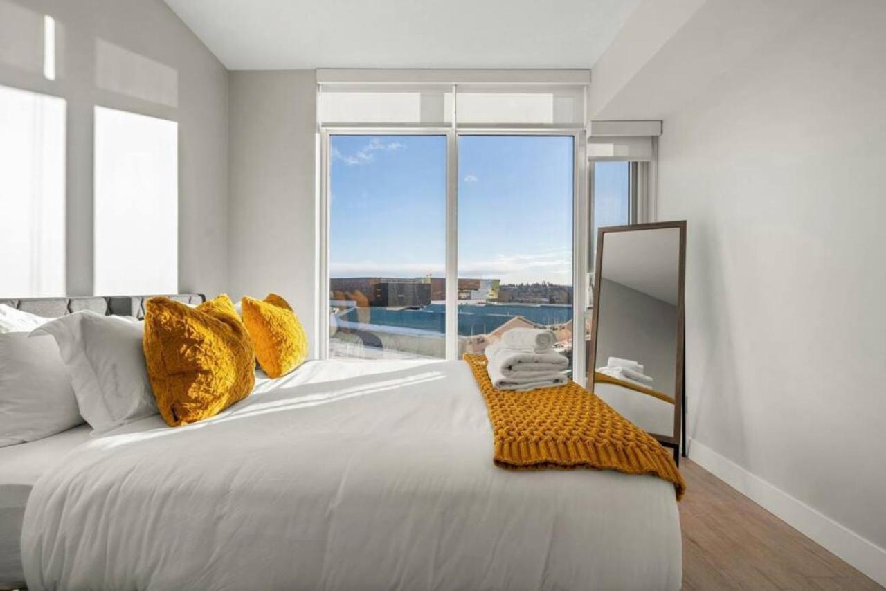 Luxury Apartment On The 9Th Floor Near Stampede, Complimentary Wine, 2 Car Ug Parking 卡加利 外观 照片