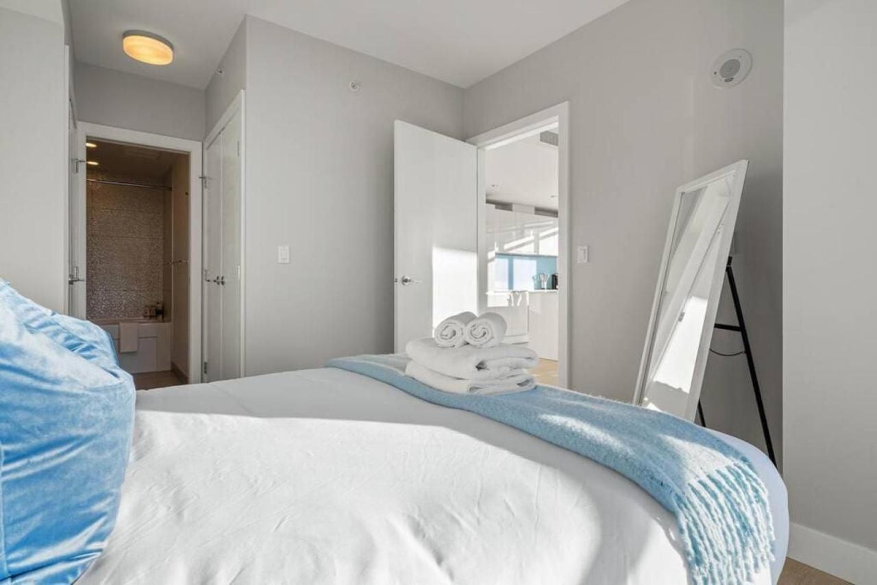 Luxury Apartment On The 9Th Floor Near Stampede, Complimentary Wine, 2 Car Ug Parking 卡加利 外观 照片
